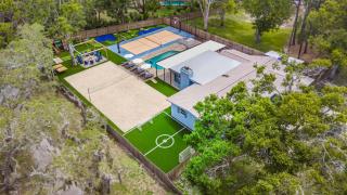 5-Bedroom Villa with Private Pool Near the Beach - 0