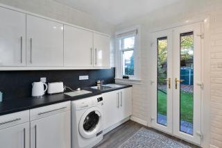 Free Parking - Central - Sleeps 6 - 3 Bedrooms - 2