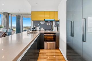 Adelaide Central Skyline Panoramic Suite Two - 4