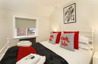 65 Monkgate Sleeps 10 with parking - 7