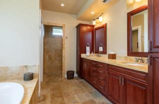 Luxury Island Stay with Coastline Views in Waiulau - 2