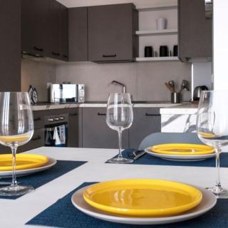 Mare fuori, sul lungomare con tre camere da letto e due bagni! - 6