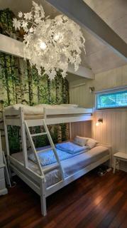 Gult Hus Ved Fjorden I Idylliske Holmsbu - 1