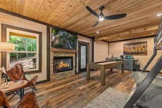 Olivers Modern Twist - Modern Cherry Log Cabin with Hot Tub - 9