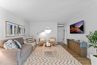 Stylish Apartments in Mission Hills with Outdoor Space - 5