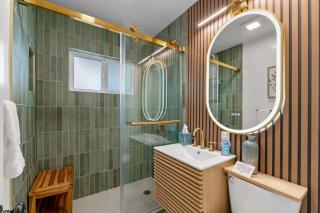 Stylish Apartments in Mission Hills with Outdoor Space - 9