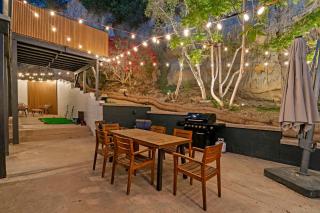 Stylish Apartments in Mission Hills with Outdoor Space - 6