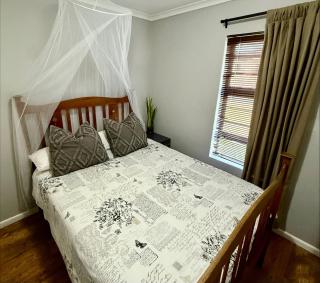 Pet Friendly- Villa Santorini Langebaan - 5