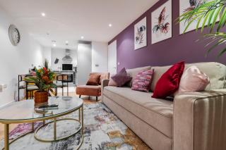 Spacious City Stay 2BR 2BA Parking Included - 9