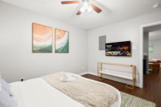 Cozy and Modern Apt in Austin - Parking - Washer and Dryer - Near Downtown and UT - 6