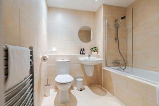 Spacious City Stay 2BR 2BA Parking Included - 6