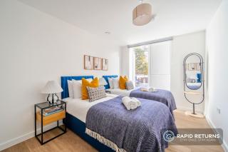 Spacious Apartment, Balcony, WiFi, Netflix, Free Parking by Rapid Returns - Hersham - 8