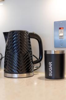 4BR House with Garden at Cardiff bay - 1