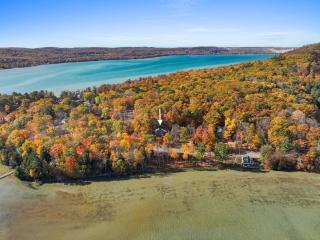Beech Tree Lodge on Glen Lake in Beautiful Northern Michigan - Minutes from the Sleeping Bear Dunes - 6