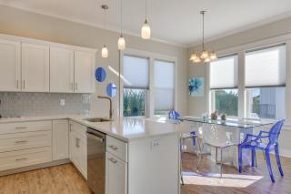 Gulf Shores Home with Shared Pool, 2 Blocks to Beach - 2