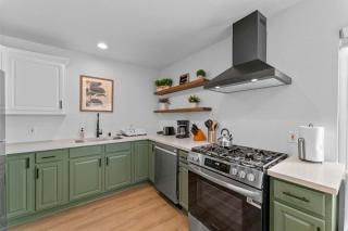 Chic San Diego Apartment with Hot Tub & Workspace - 1