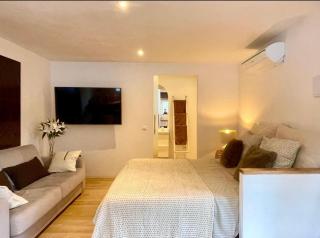 Ibiza Studio Retreat - Private Terrace & Pool Access - 0