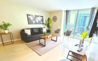 Bright & Modern Condo in Brickell w Pool Access - 9