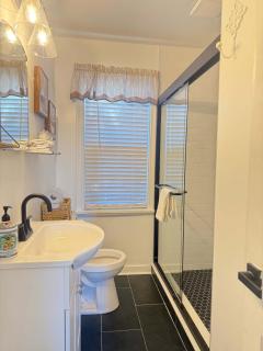 RF Central location w fenced backyard FIRE-PIT - 2