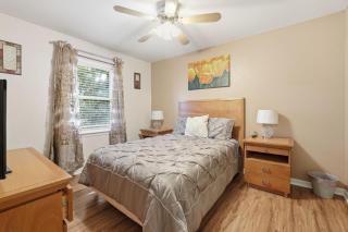Next Stop! Comfort! 3 BR Near Amtrak Station! - 3