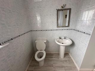 Modern Stay at Blackcastle Home - 8