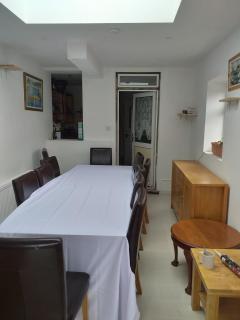 Guest house in rear garden - 2