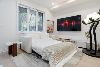 Luxury Group Stay in King West - 8