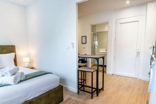 Campolide Charming Studios & Apartments - 9