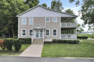 Colonial on Crane - 2