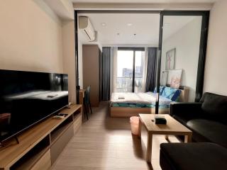 Free Parking with Balcony Pool and Gym MRT 200m - 9