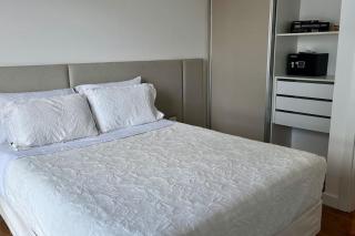 Modern 1BR, High-Speed WiFi, Shopping del Sol - 3