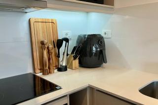 Modern 1BR, High-Speed WiFi, Shopping del Sol - 2