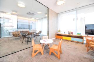 Modern 1BR, High-Speed WiFi, Shopping del Sol - 1