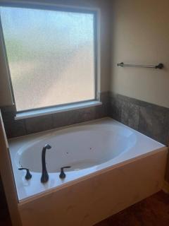 4 Bedrooms Luxurious Baths Open Living - 7