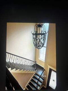 4 Bedrooms Luxurious Baths Open Living - 2