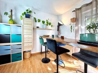 HolidayHome Apartments I Petfriendly Spaceous Apartment in Friedrichshain - 4