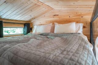 Writer's Retreat - Secluded Getaway, Hot Tub, and Stargazing Deck - 3