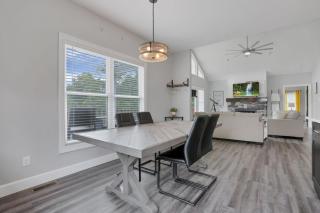 Serenity on Siverly by Purple Munky Hospitality - 4