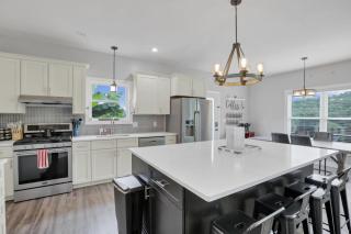 Serenity on Siverly by Purple Munky Hospitality - 2