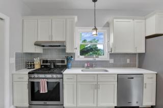 Serenity on Siverly by Purple Munky Hospitality - 1