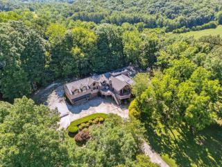 Daisy Glen Retreat - Amazing Indoor Pool - 3