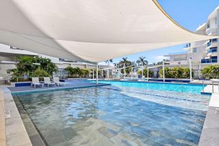 3BR 3BATH Resort Apt, 2 pools, Gym, 2 Car Pk, Stunning VIews - 3