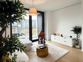 HolidayHome Apartments I Luxery Apartment at ALEXA Mall Best Located - 2