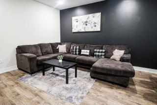 Spacious 4BR4Bath Family Home Backyard WiFi Games - 0