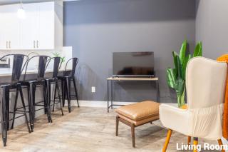 Cozy 3BR 3Bath Central Location WiFi WDSleeps 8 - 8