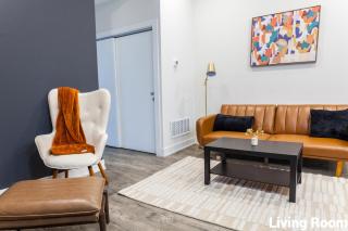 Cozy 3BR 3Bath Central Location WiFi WDSleeps 8 - 6