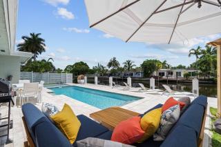 Waterfront Oasis Private Pool Pool Table - 7