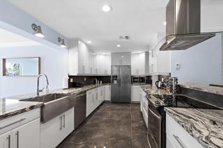 Waterfront Oasis Private Pool Pool Table - 6