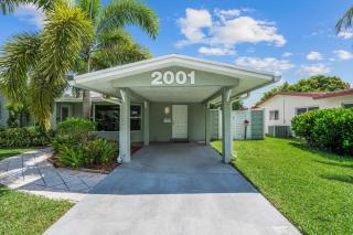 Waterfront Oasis Private Pool Pool Table - 5