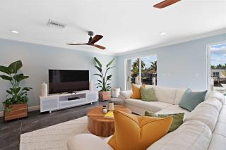 Waterfront Oasis Private Pool Pool Table - 2